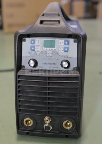 Однофазный цифровой импульсный аргонодуговой аппарат AC/DC ATIG-210-PAC, c технологией MCU